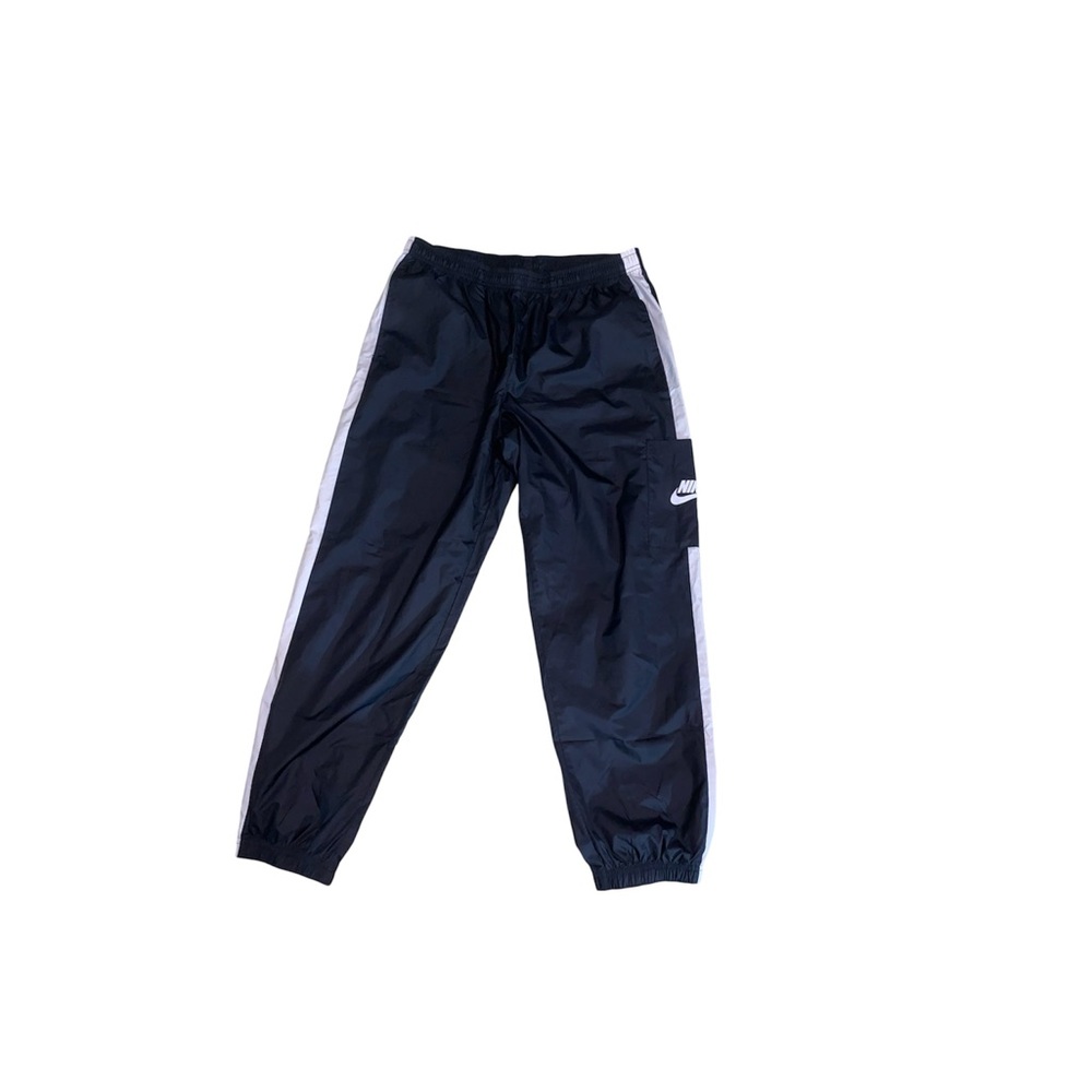 Nike women’s Black wind/training Pants
